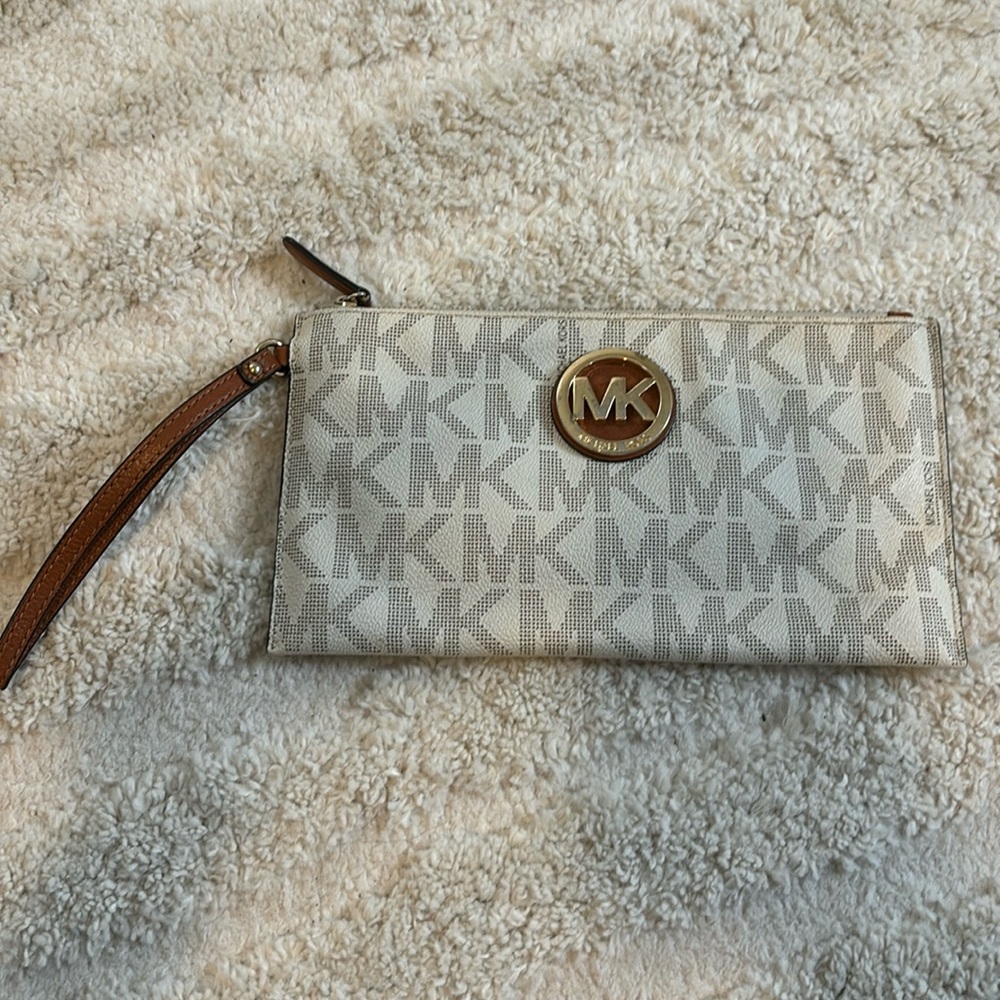 Michael Kors wristlet